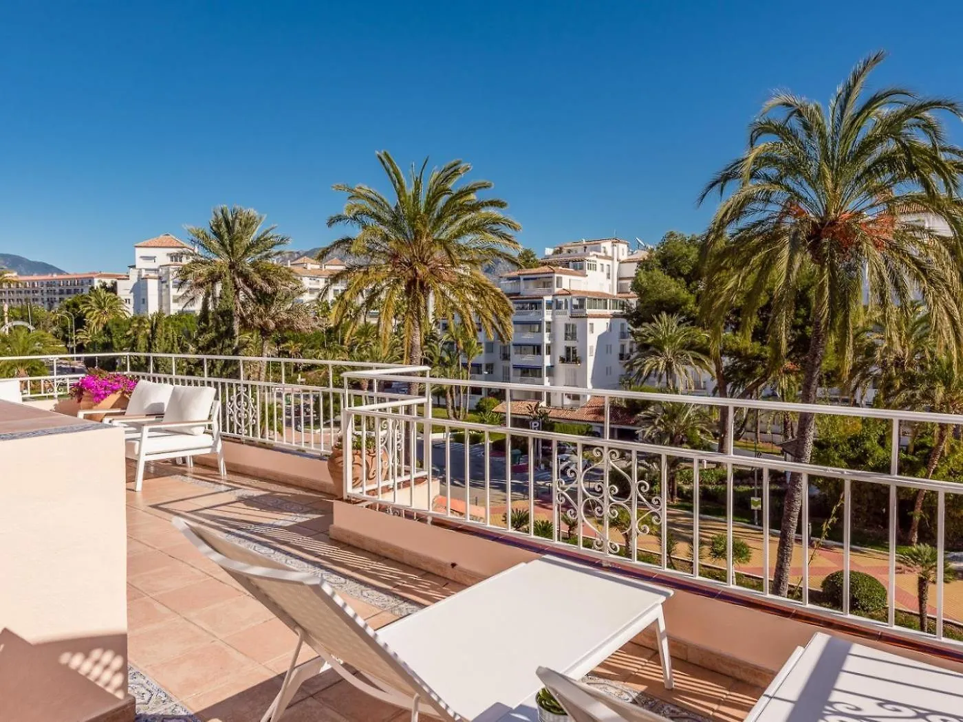 Soleado Atico Frente Al Mar En Puerto Banus Apartment Marbella Spain